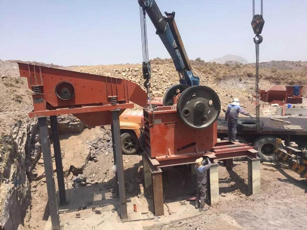 آماده سازی سنگ شکن فکی در محدوده معدنی شهر بابک