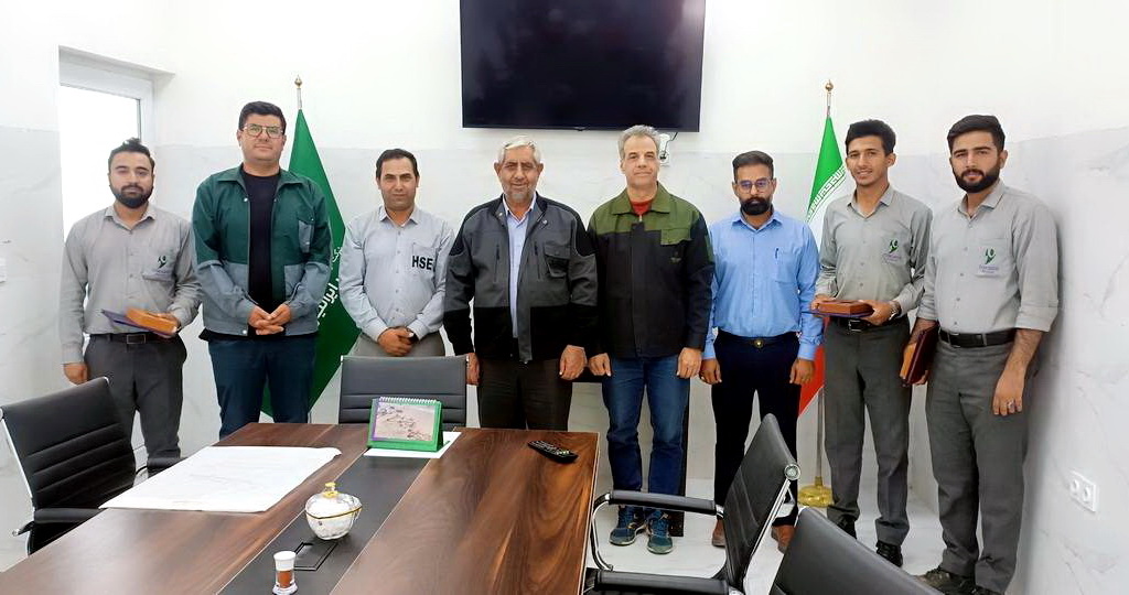 تجلیل از کارکنان واحد ایمنی شرکت به مناسبت فرا رسیدن روز آتش نشانی و ایمنی