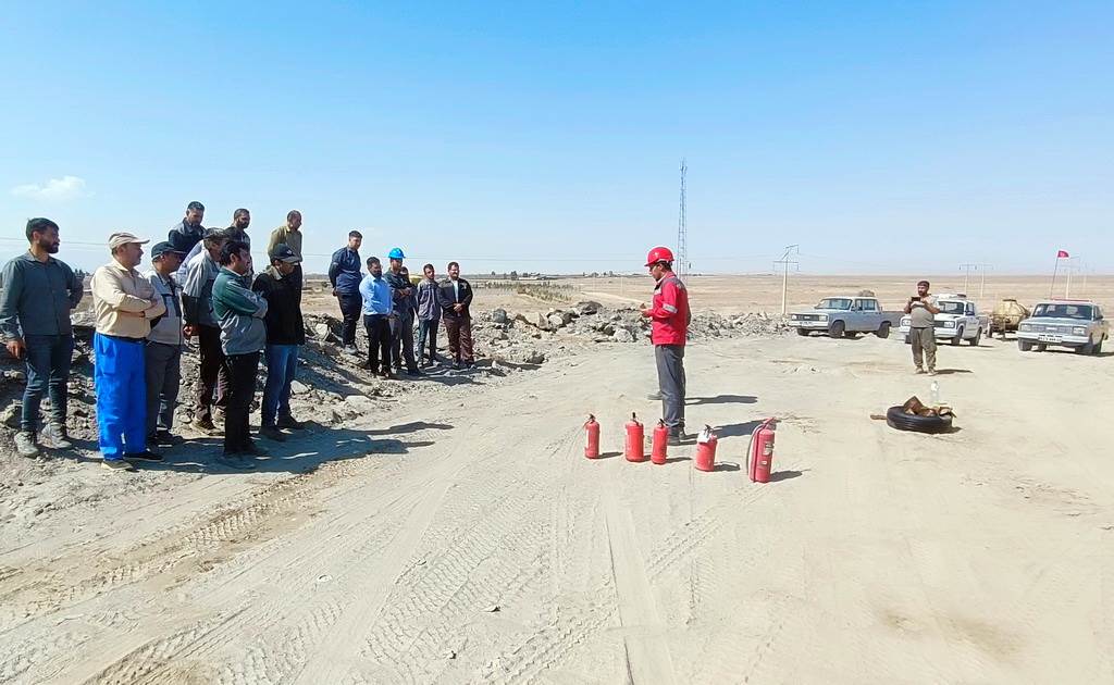 برگزاری دوره آموزش ایمنی در برابر آتش و اطفاء حریق توسط واحد HSE